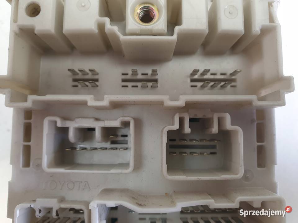 Toyota RAV4 II 20 d4d SKRZYNKA BEZPIECZNIKÓW lubelskie Rudka