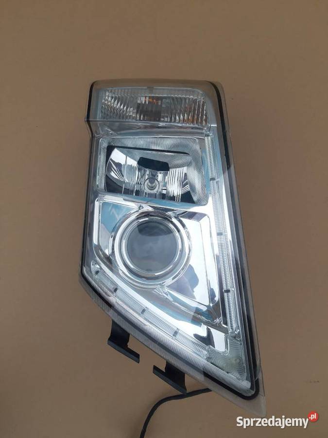 VOLVO FH13 REFLEKTOR PRAWY XENON LAMPA PRAWA Bieleń
