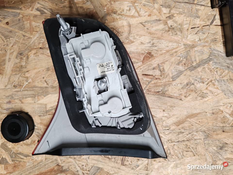 Lampy A4 B7 tył komplet osobowe podkarpackie