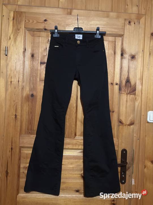 Spodnie damskie czarne dzwony Isay Rozmiar 38(M) Przykona