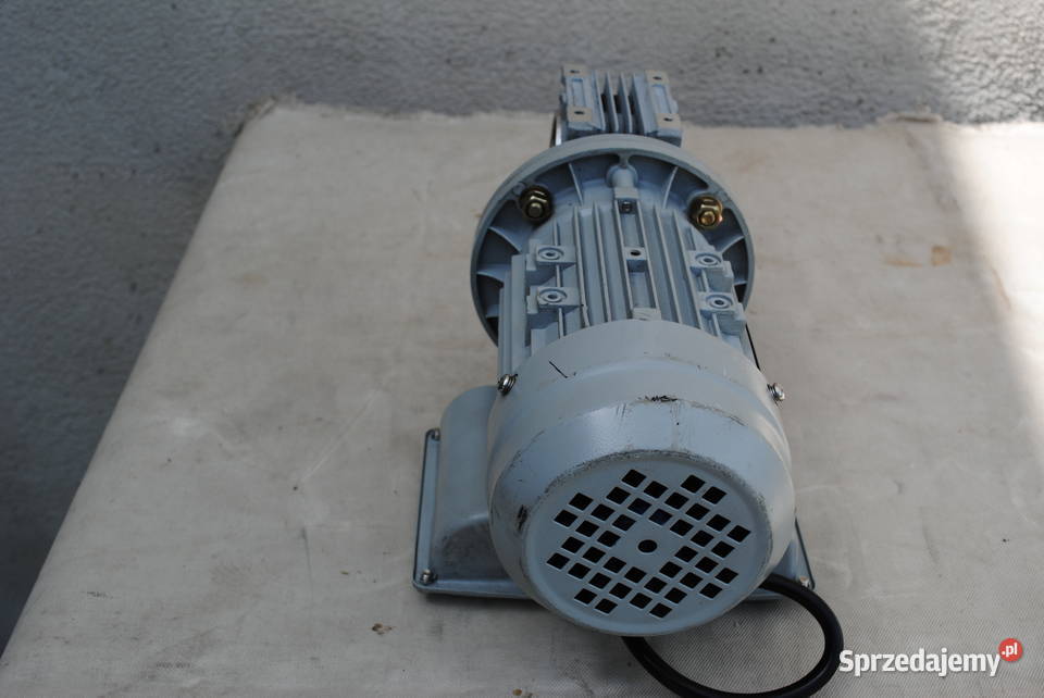 Motoreduktor przekładnia 018kw 100 obrotów 1 Błonie