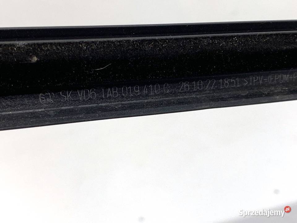 LISTWA ZGARNIAJĄCA TYŁ PRAWY SKODA SUPERB III podkarpackie