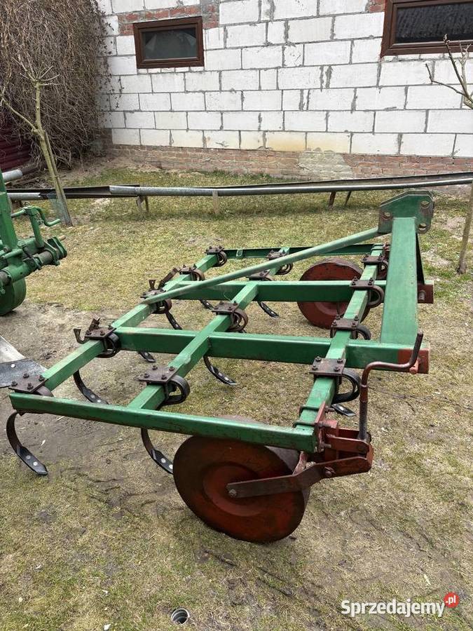 Ciągnik Władimirec T25 a z zestawem maszyn Zaklików