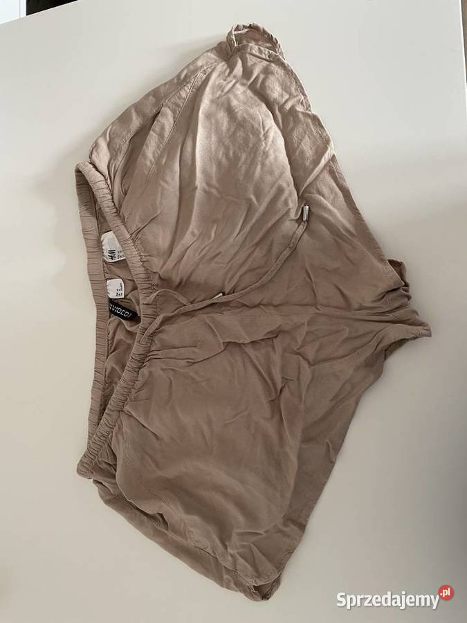 Beżowe cieliste szorty spodenki beige HM divided