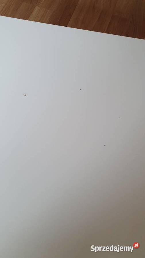 Biały stolik na kółkach Tingby Gnieżdżewo