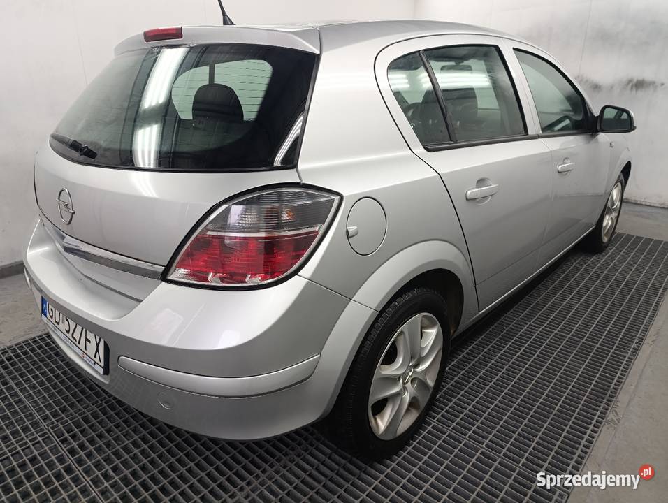 Opel Astra 2012 srebrny