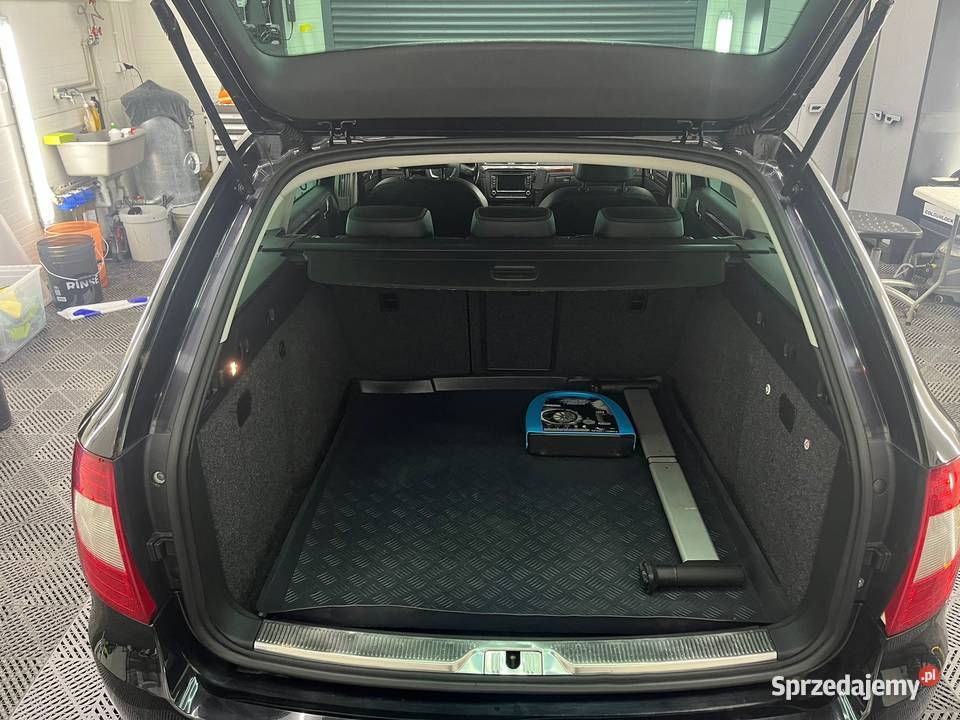 oszczędny bogate wyposażenie oryginalny lakier nieuszkodzony Superb