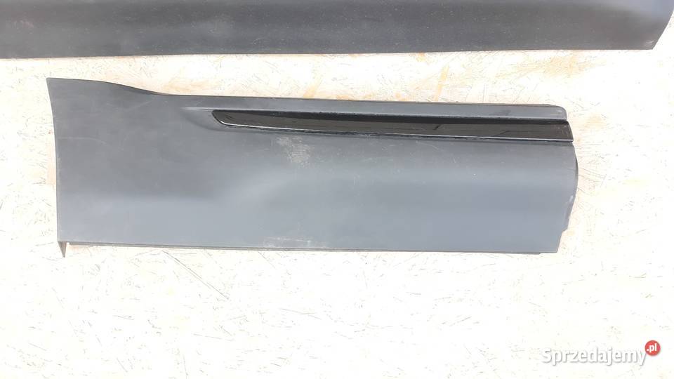 RANGE ROVER EVOQUE LISTWA DRZWI PRAWA TYŁ