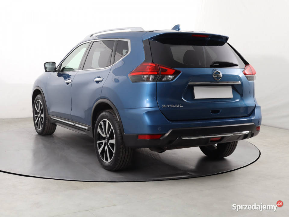 Nissan XTrail 20 dCi asystent pasa ruchu