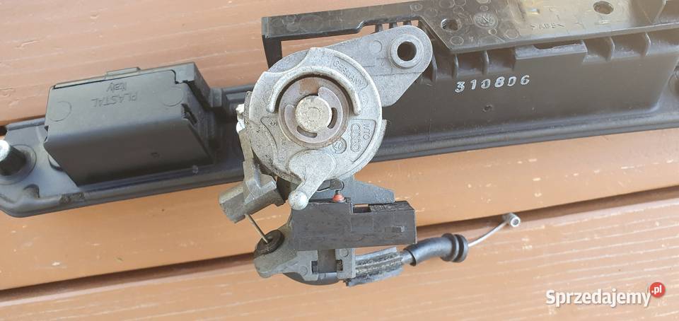 audi a4 listwa podświetlenia rablicy z klamką Słupsk