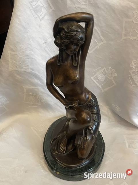 Figurka kobiety art dco z brązu na marmurowej