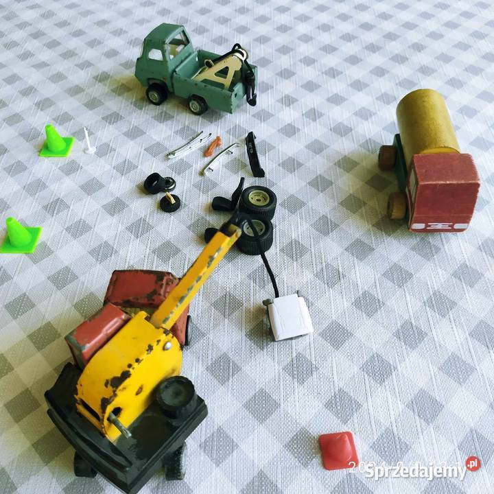 Blaszanemetalowe auta PRL holownik dźwig Lublin