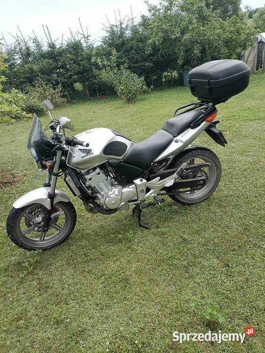 Sprzedam honda CBF 500 z 2004 roku.
