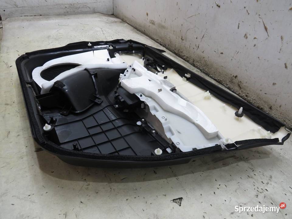 BOCZEK DRZWI LEWY PRZÓD MAZDA 3 BM 13 osobowe