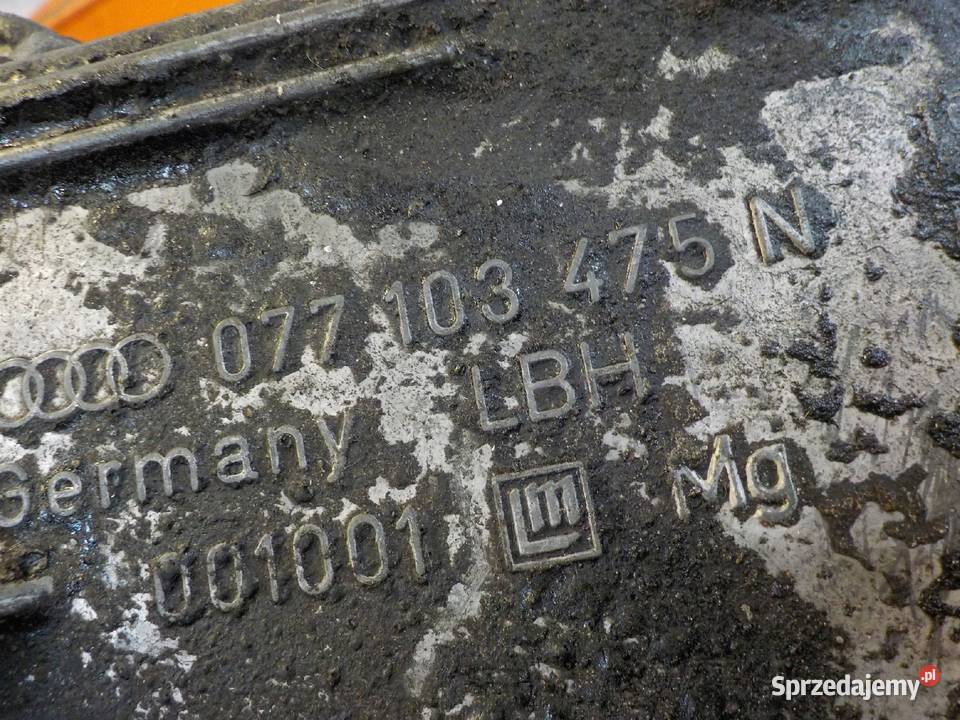 TOUAREG 42 V8 AXQ 06r pokrywa zaworow 077103475N