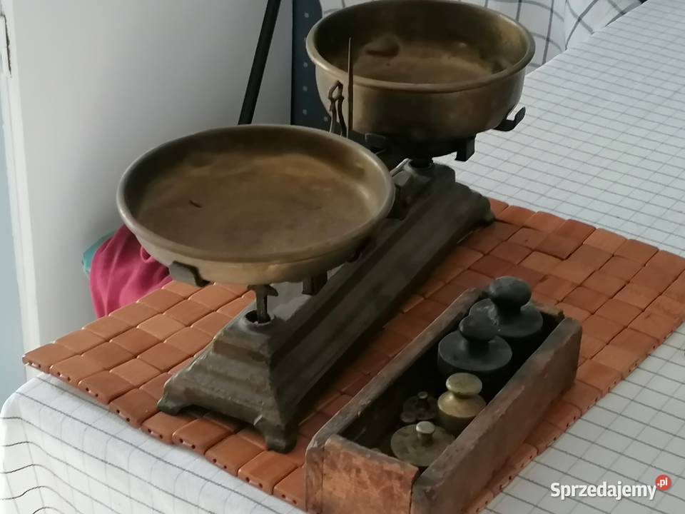 Mosiężna waga szalkowa z lat 3050 Kraków