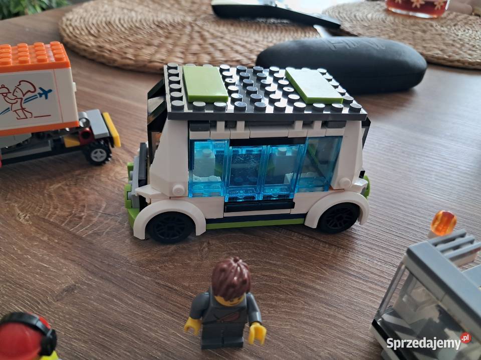 kilka pojazdów i figurek marka no name