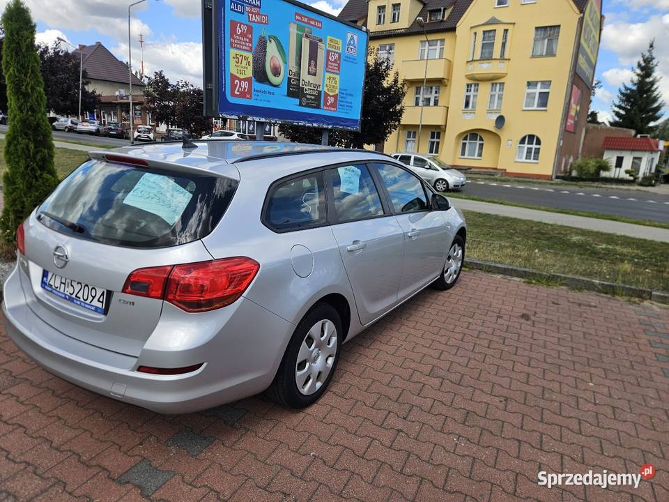 Opel Astra j kombi 17isuzusuper stan Recz