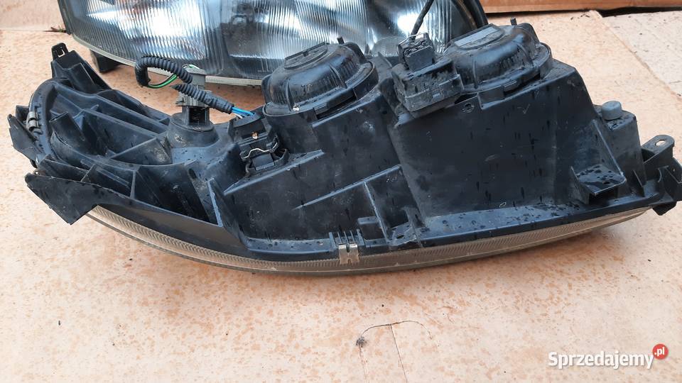 lampa prawa 89004806 lewa 89004805 Volvo v70 II osobowe