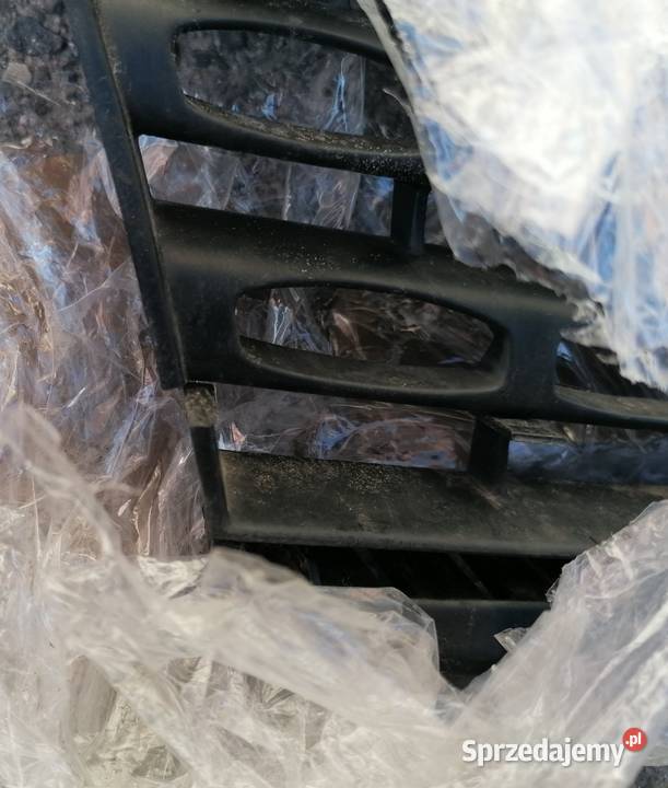 Grill Atrapa Renault Clio 2 lift Rok produkcji 2002 Pozostałe Ostrowiec Świętokrzyski