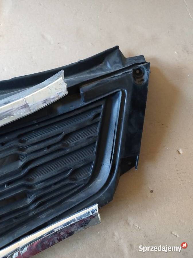 Uszkodzony chrom Grill atrapa chłodnicy Kia ceed