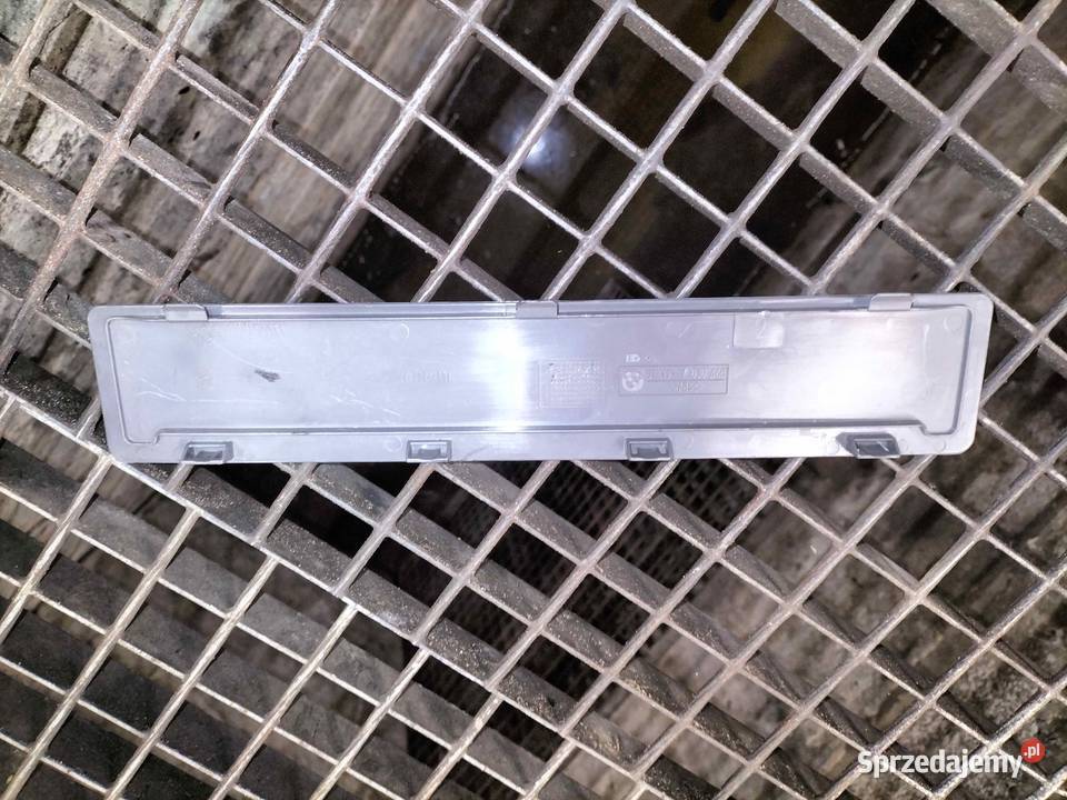 Osłona lampy tylnej w pokrywie bagażnika BMW E65