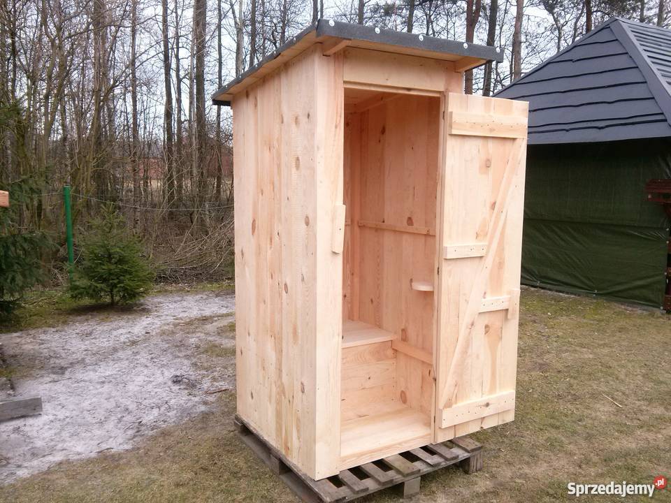 Цена готового туалета. Деревянный туалет. Туалет для дачи. Туалет уличный деревянный. Готовые деревянные туалеты.