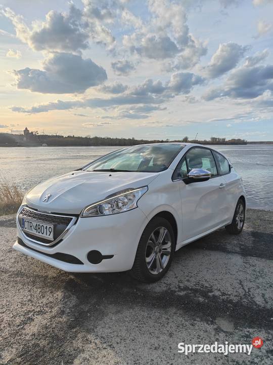 Peugeot 208 12 bogate wyposażenie lampy led
