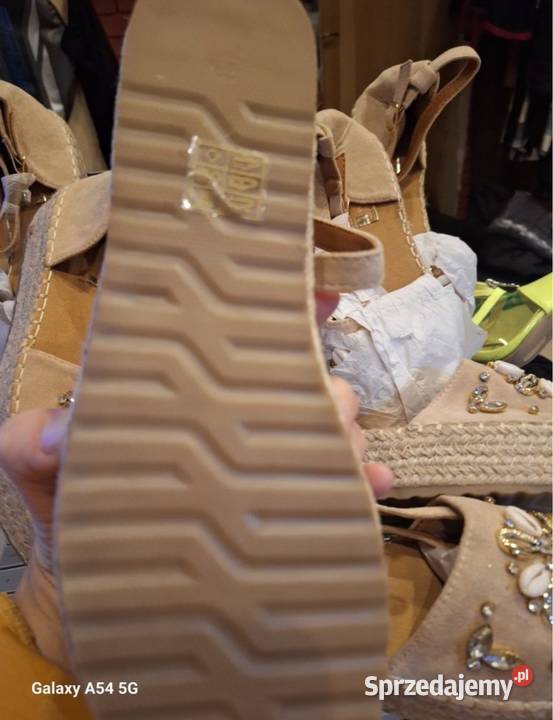 Piekne espadrilles zapinane na kostce firma Obuwie śląskie Myszków