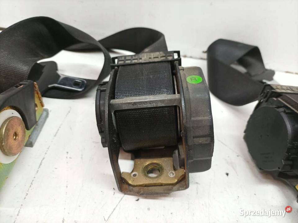 PAS BEZPIECZEŃSTWA PRAWY LEWY TYŁ KANAPY ZAPINKA