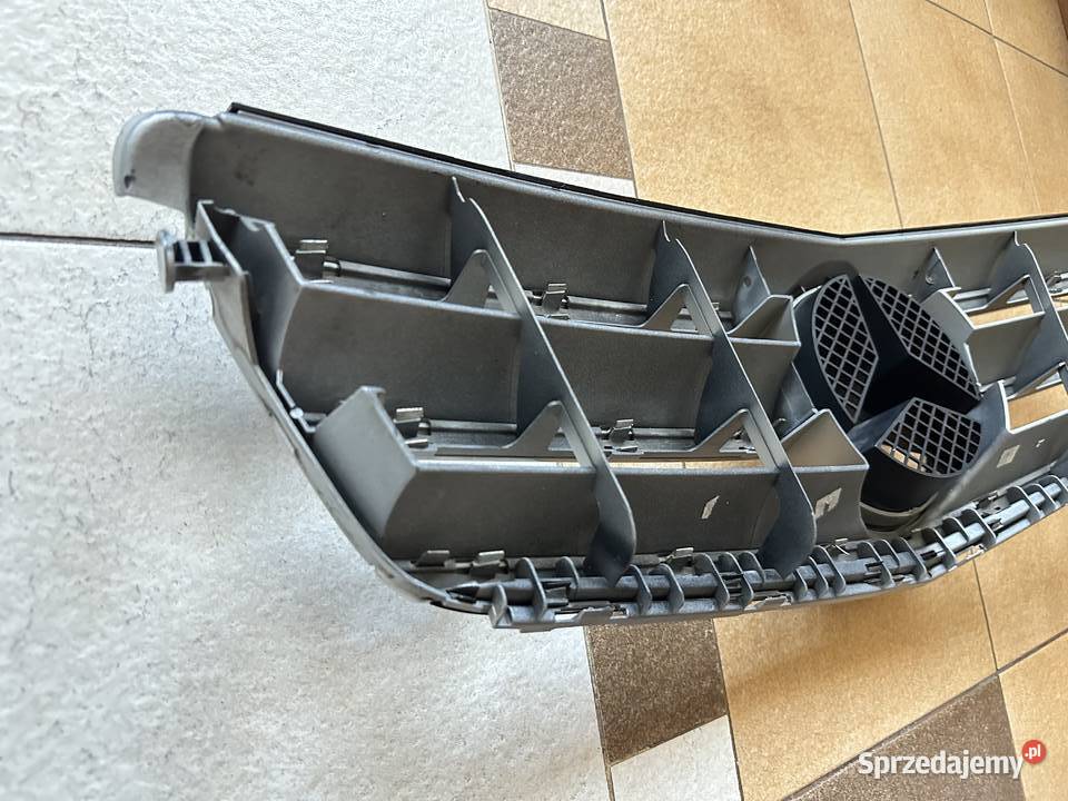 Grill przedni mercedes W 204 c klasa Sztum