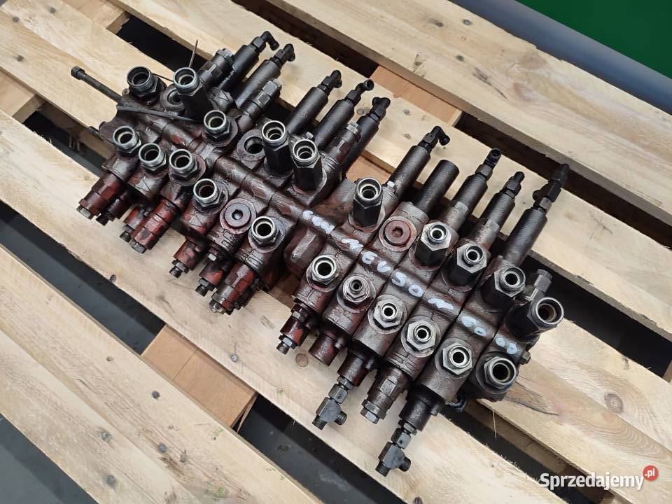 Rozdzielacz hydrauliczny C0070 33142 NEUSON 6002 Pozostałe Wilkowo sprzedam