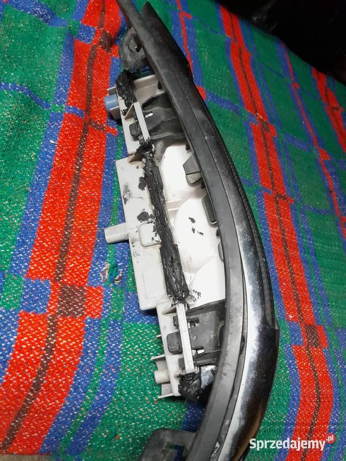 Mercedes W204 kratka led DRL lewa A2048803224 osobowe