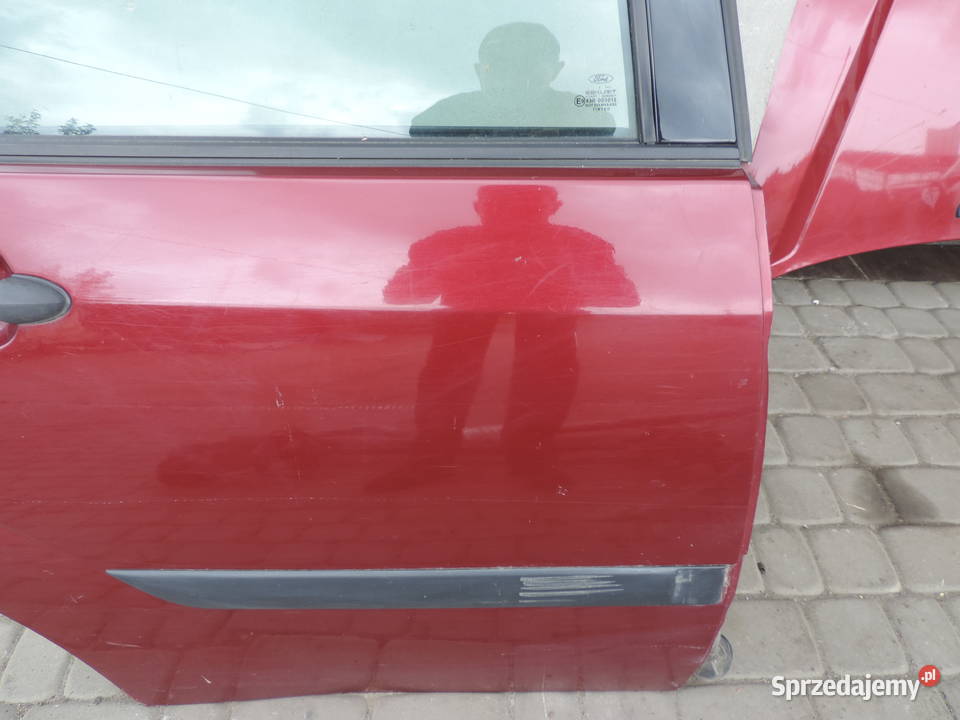 FORD FOCUS MK1 SEDAN DRZWI PRAWY TYŁ KOLOR P8 Nowy Sącz
