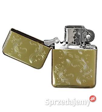 Złota Benzynowa Zapalniczka z Roślinnym Wzorem w Pozostałe Ostrowy nad Okszą