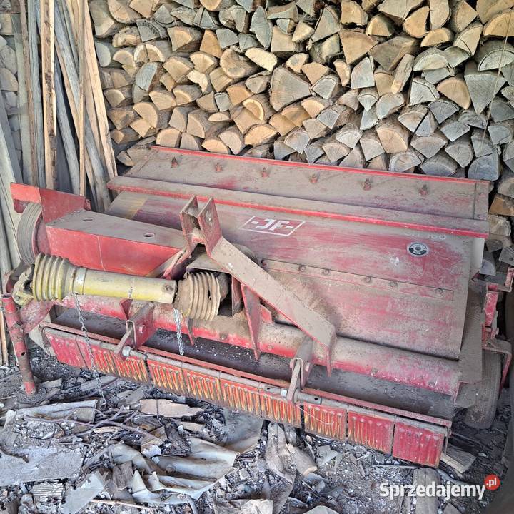 Sieczkarnia do słomy JF zaczepiana do ciągnika Mierzawa