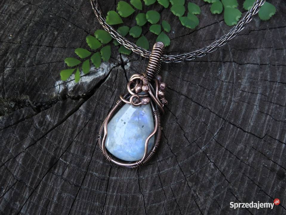 Miedziany wisiorek kamień księżycowy małopolskie Wieliczka