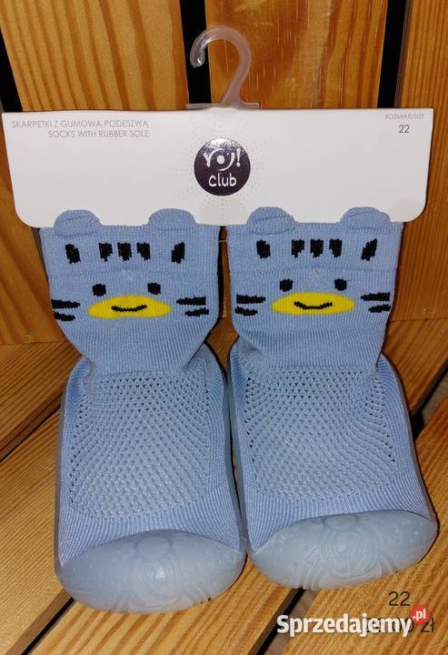 Skarpetki z gumową podeszwą rozmiar 22
