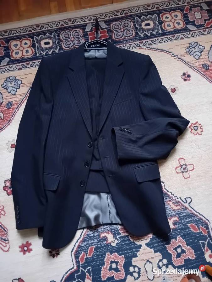 elegancki garnitur czarny szczupły symboliczną Warszawa