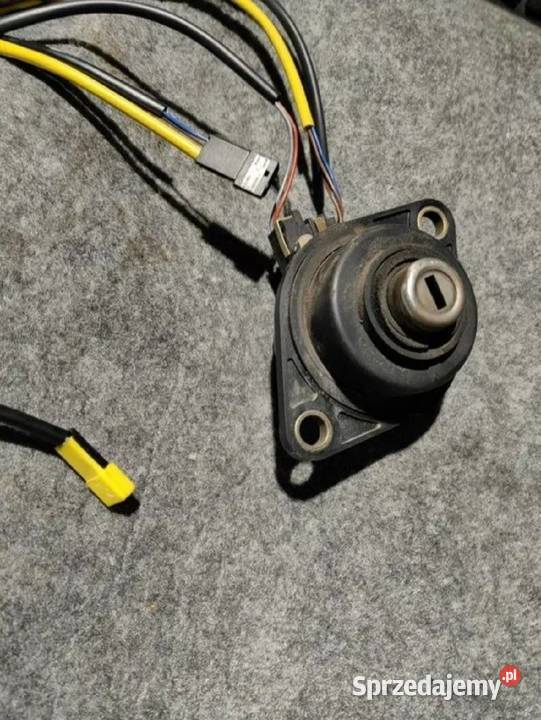 Zamek przycisk otwierania klapy bagażnika BMW Żory