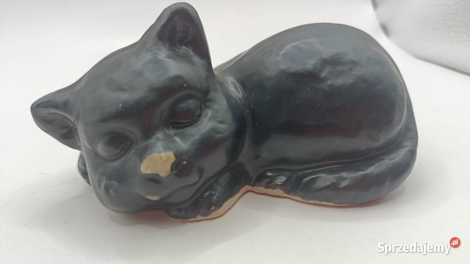 Figurka glinka czarny śpiący kot Porcelana i szkło Zamość