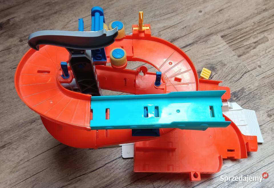 Hot Wheels zmotoryzowany garaż