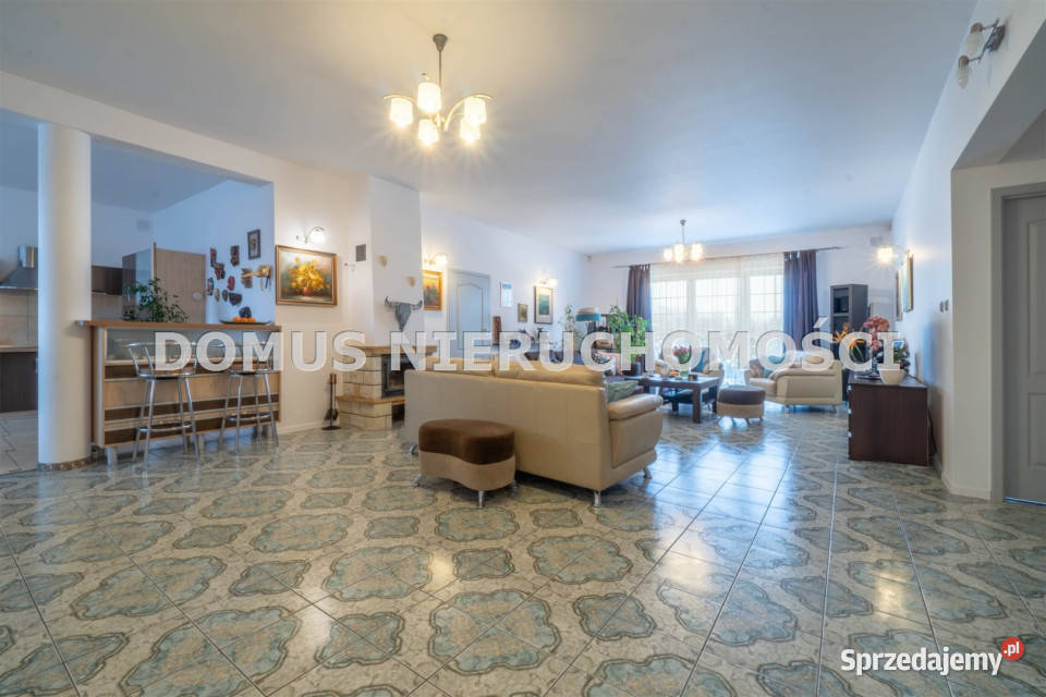 Dom wolnostojący Brzeziny 1641m2