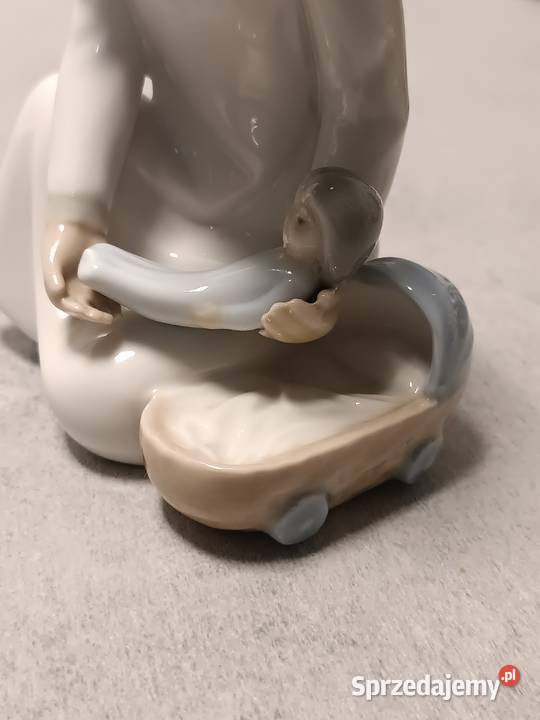 LLADRO seria Zaphir Dziewczynka z lalką sprzedam