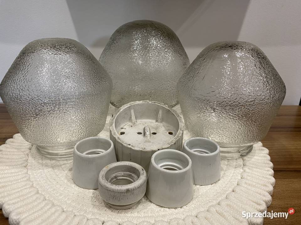 Szklane klosze i ceramiczne oprawy PRL Łomża