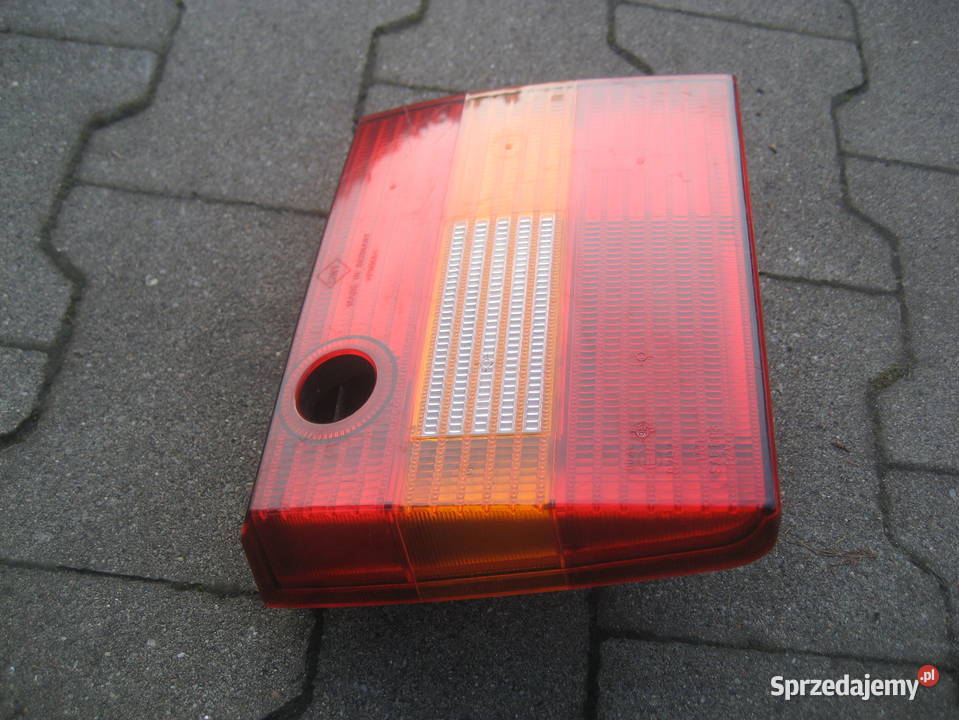 vw passat b4 kombi 9496r lampa tył prawa w klapę wielkopolskie Rakoniewice