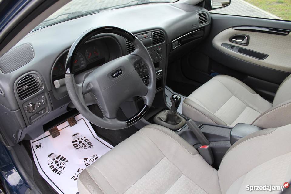 Volvo V40 LIFT 19D 7L100 jasny środek 2x kpl skórzana tapicerka wielkopolskie Poznań sprzedam