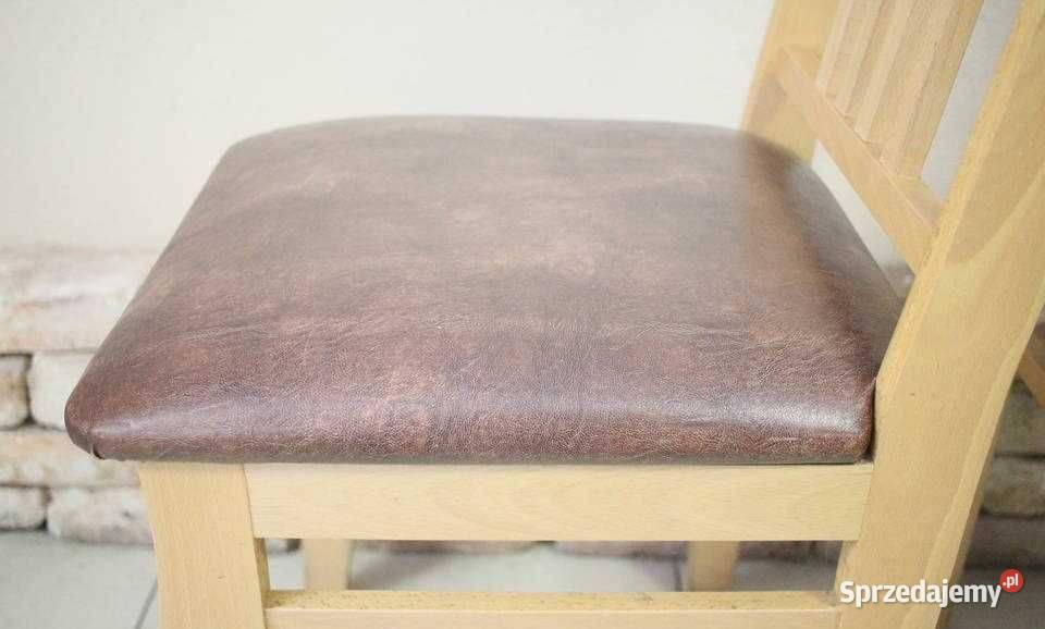 Masywne drewniane krzesła idealne do jadalni Góra