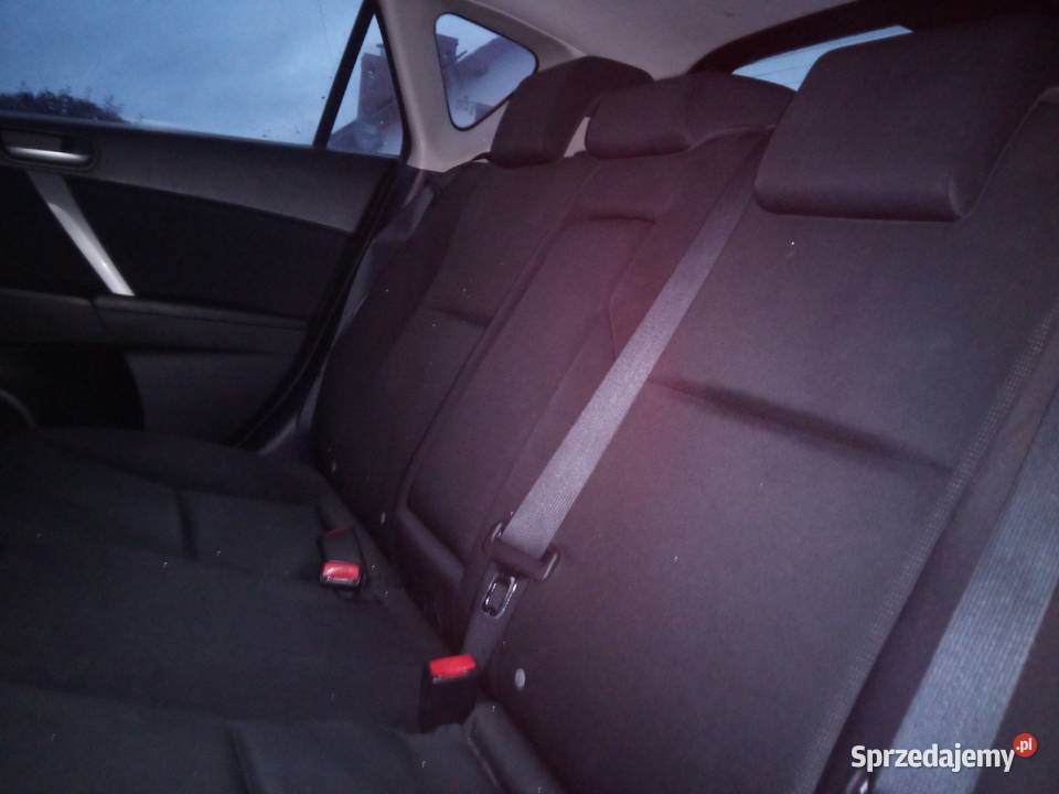 samochód osobowy MAZDA 3