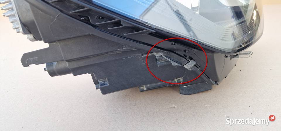 VW TIGUAN III REFLEKTOR LAMPA LED PRAWA lubuskie Bieleń